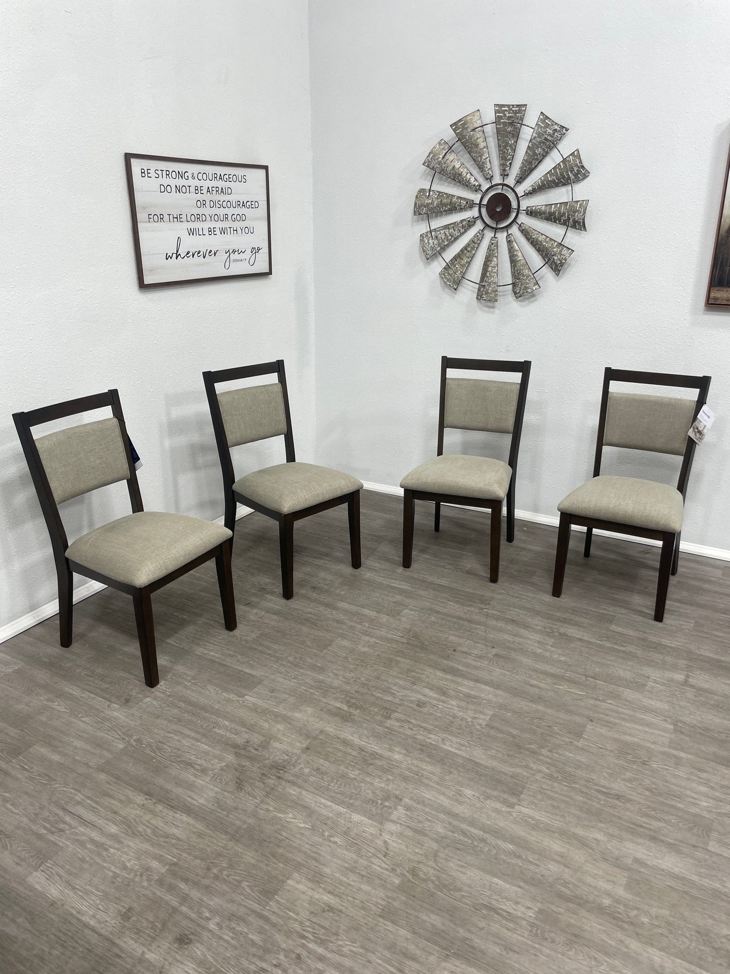 Dining Room Chairs. Set of 6.